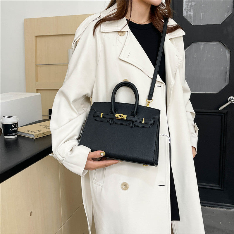 Women's Retro Classic Portable Kelly Fashion Twist Women's Handbag