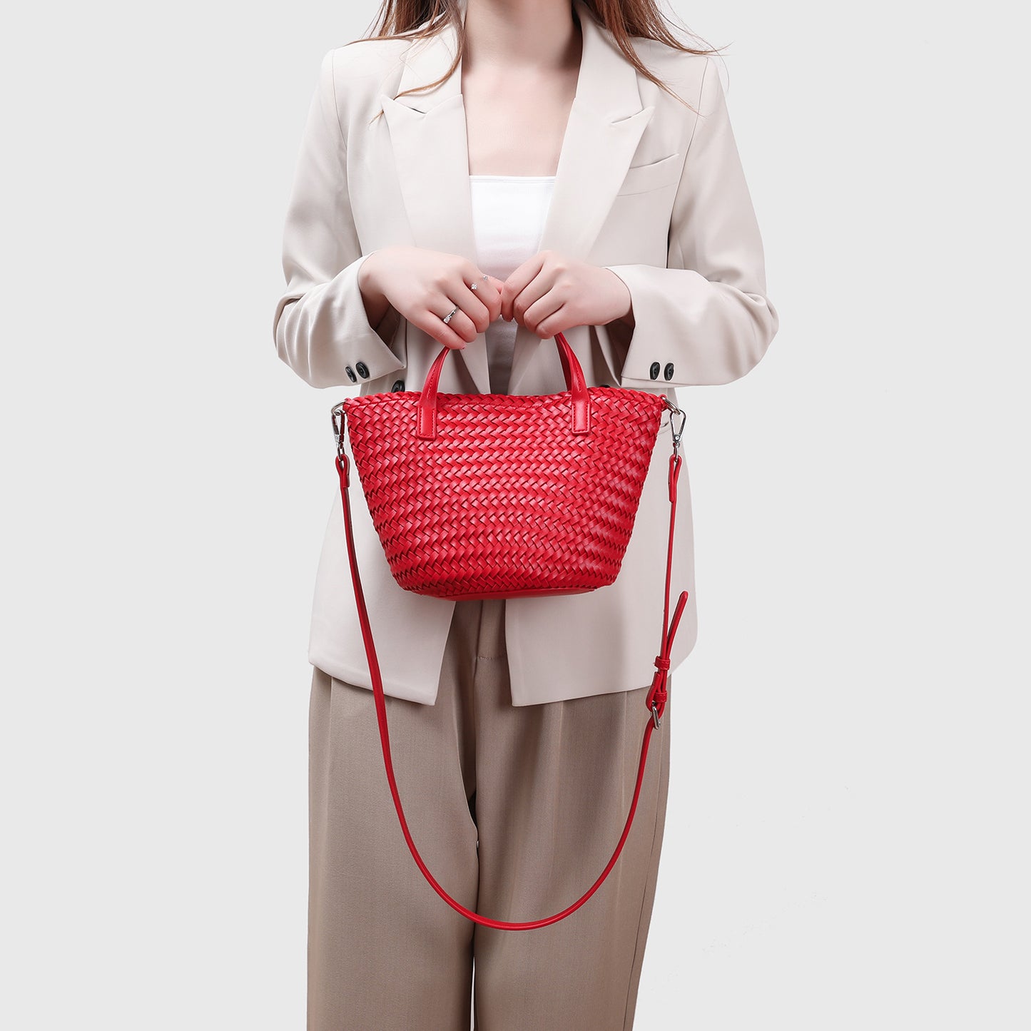 Classy Cowhide Hand-woven Large Capacity Leather Women's Handbag