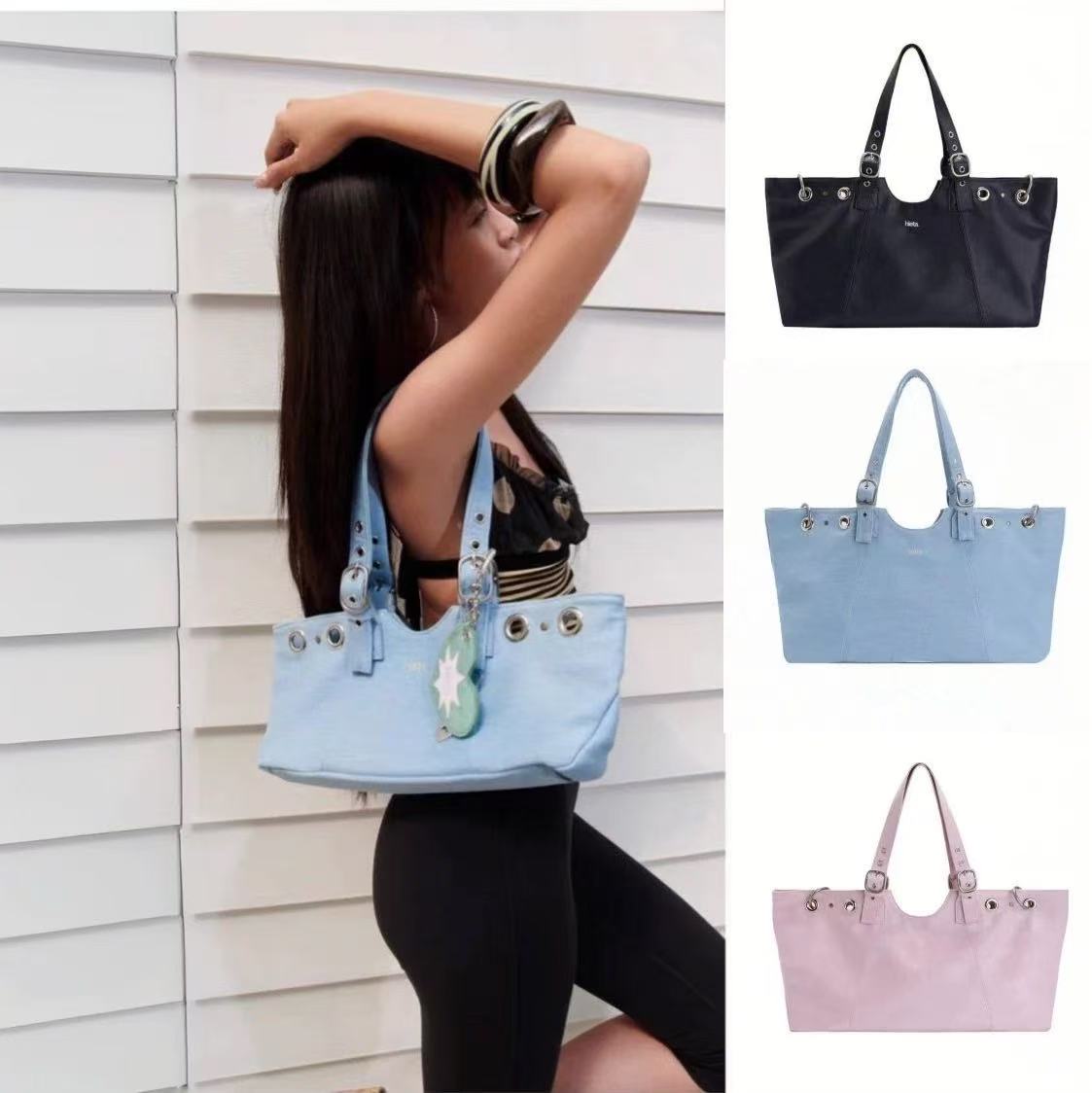 Niche Rivet Large Capacity Fashion Portable Bags