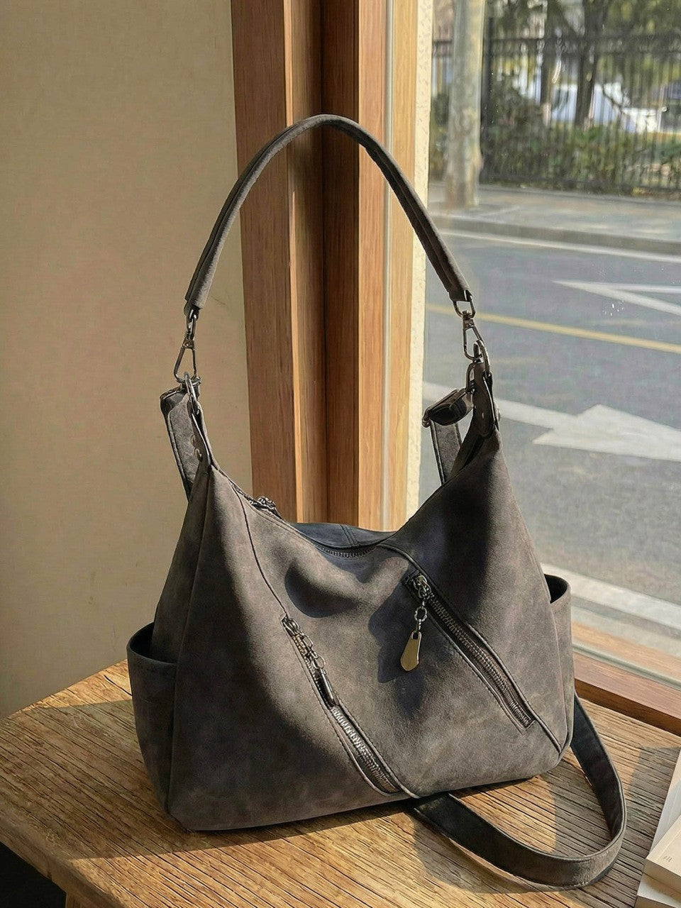 Beautiful Casual Women's Retro High-grade Commuting Women's Shoulder Bag