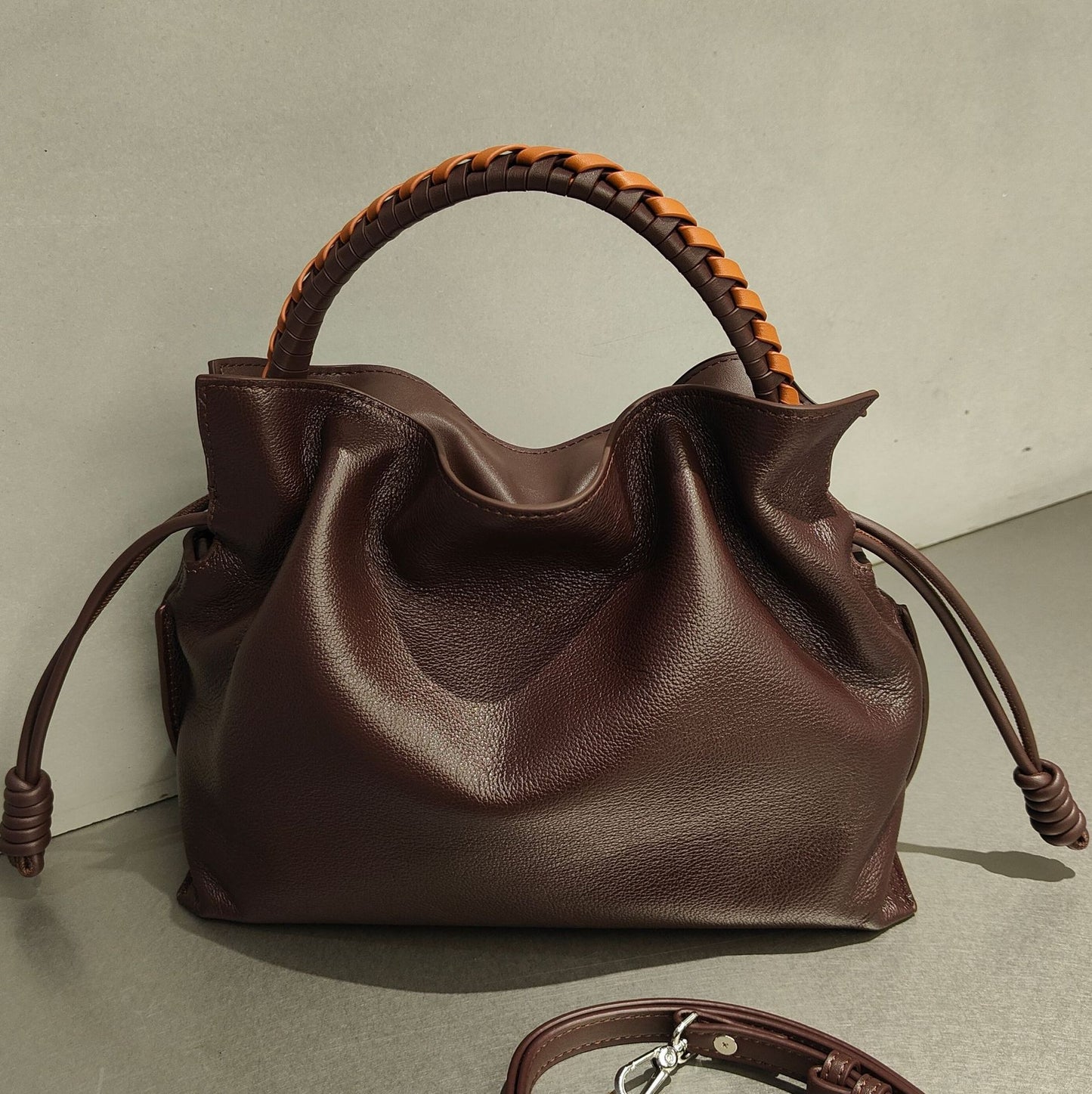 Women's Soft Simple First Layer Cowhide Woven Women's Handbag
