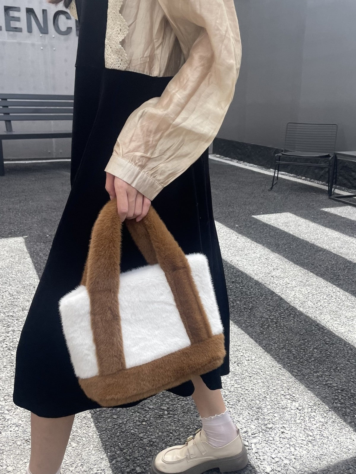 Furry Stitching Contrast Color Commuter Plush Women's Handbag