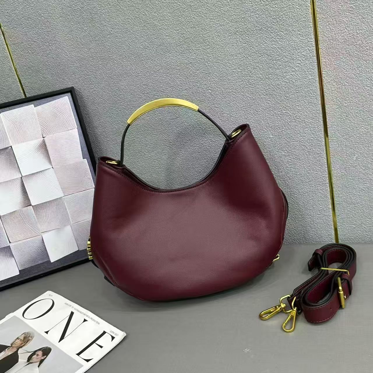 Women's Glossy Selenodont Light Luxury Portable High Sense Fashion Women's Handbag