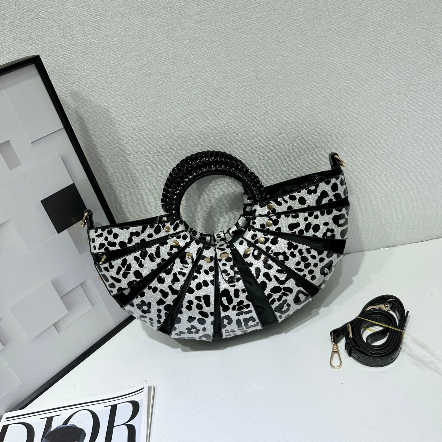 Fashion Fan Shell Trendy Hollow Out Women's Handbag