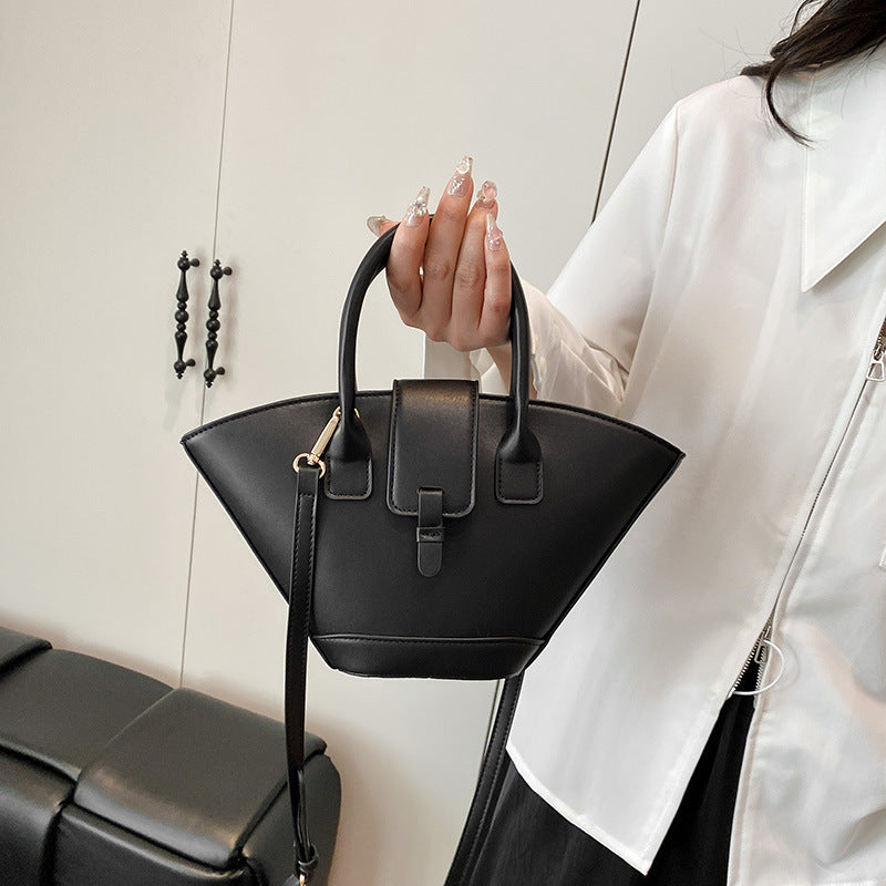 Women's Style Retro Popular Fan Classic Pure Color Trendy Elegant Women's Shoulder Bag