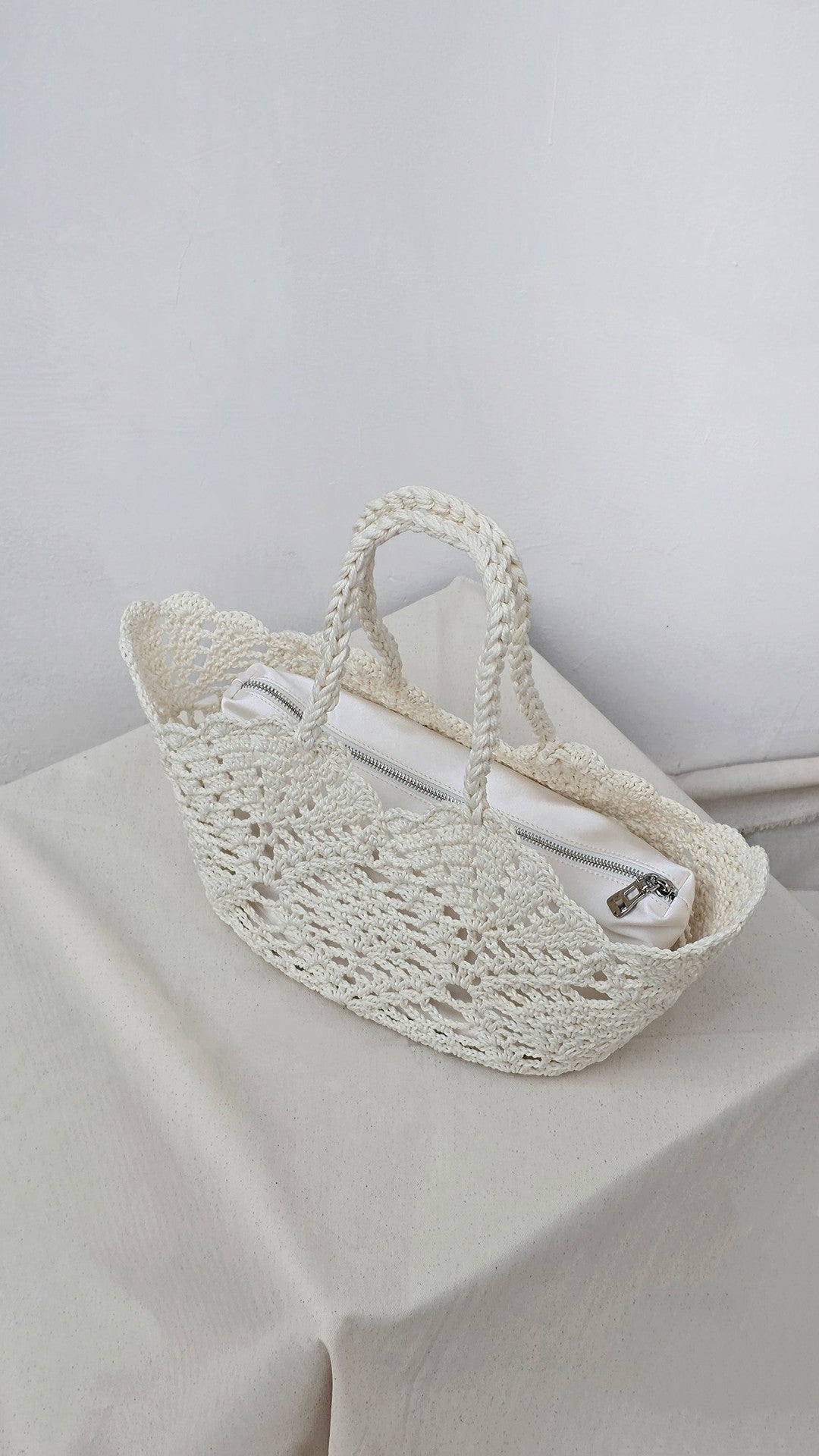 Hand-woven Vacation Style Advanced Fresh Vegetable Women's Handbag