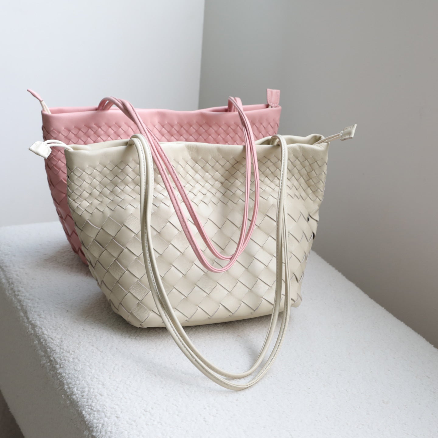 Women's Design Sheepskin Woven Underarm Literary Lazy Commuter Genuine Bucket Bag