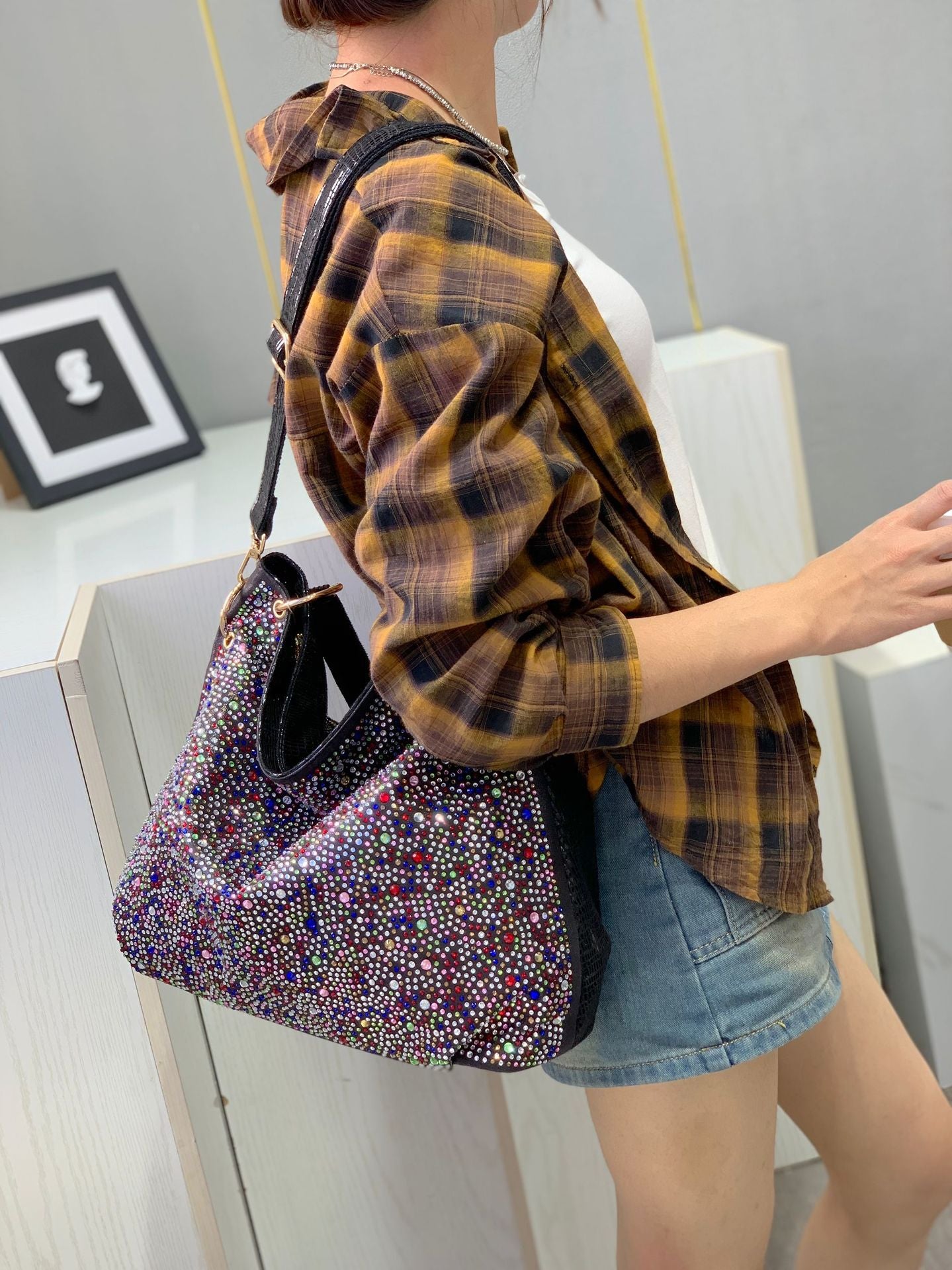 Women's Fashion Rhinestone Retro Large Capacity Portable Tote Bag