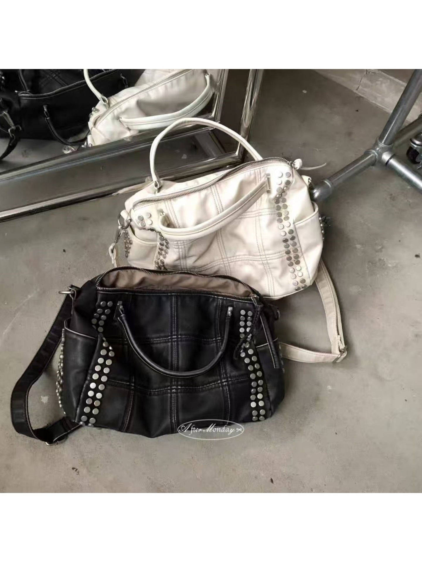 Women's Style Large Capacity Rivet Pillow Portable Women's Handbag