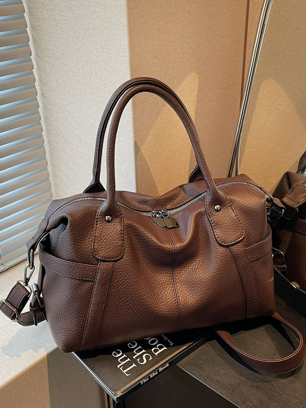 Women's Large Capacity High-grade Retro Leisure Tote Bags