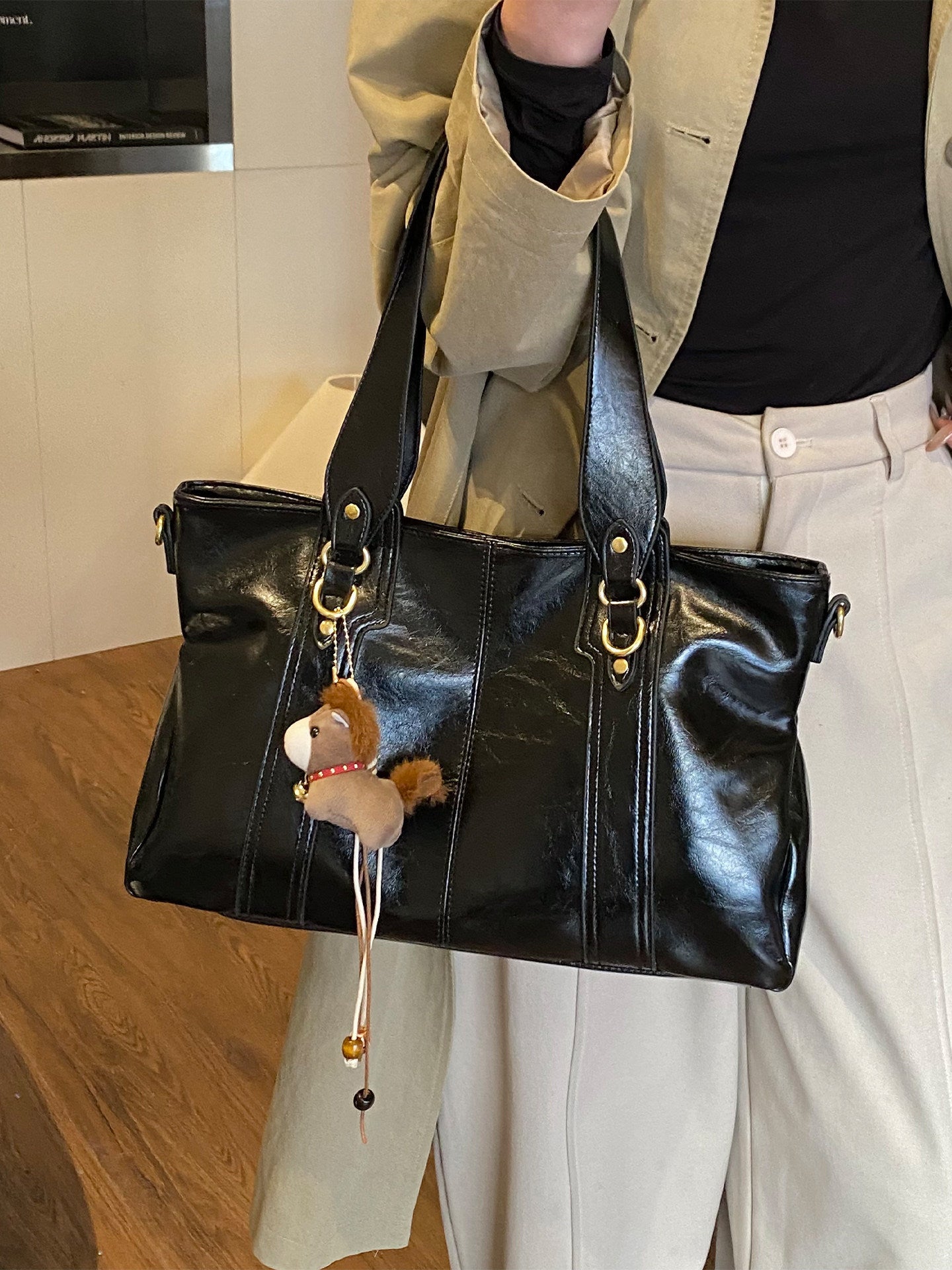Women's Spring Large Capacity Fashion High-grade Underarm Bag