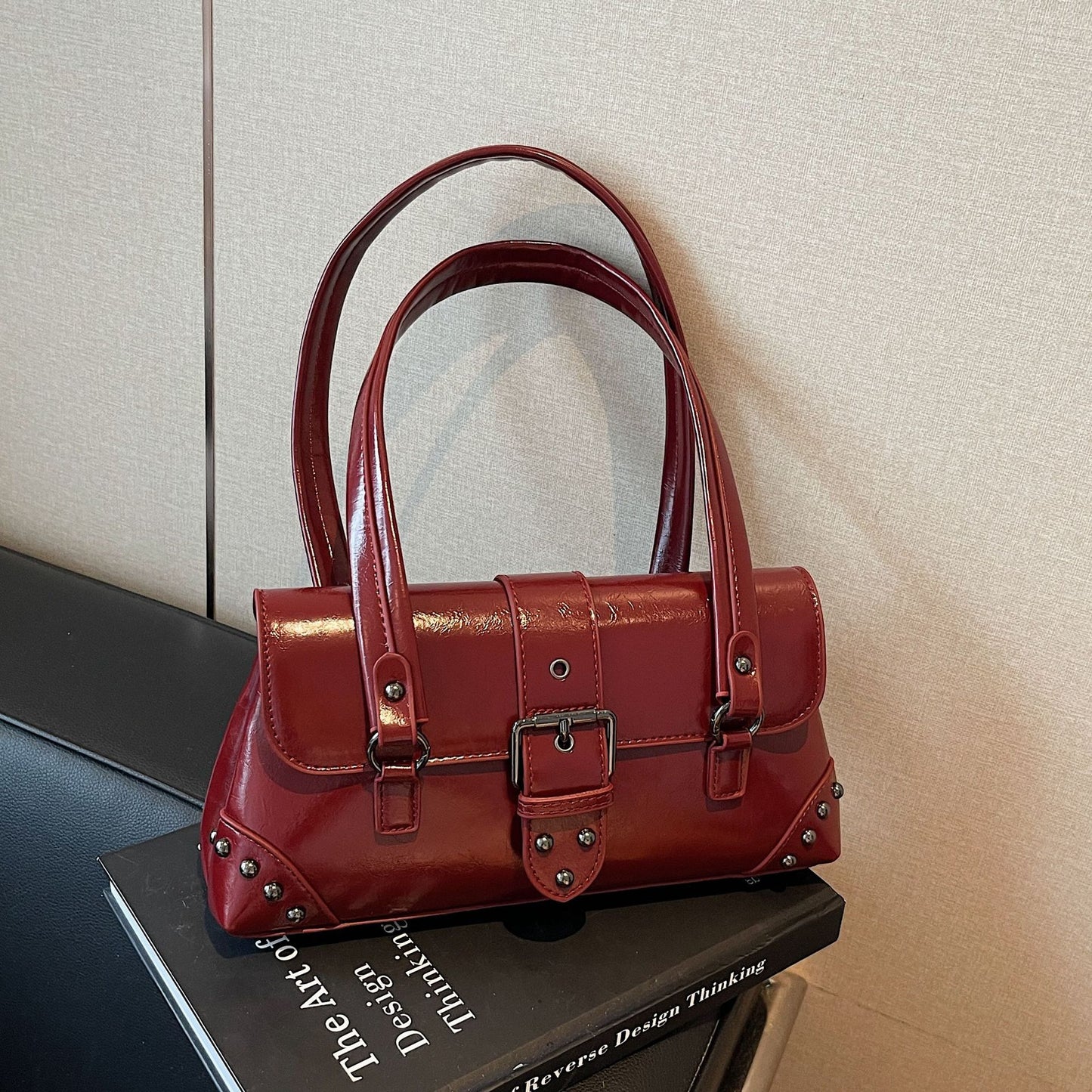 Hot Studded Fashion Retro Trendy Niche Underarm Bag