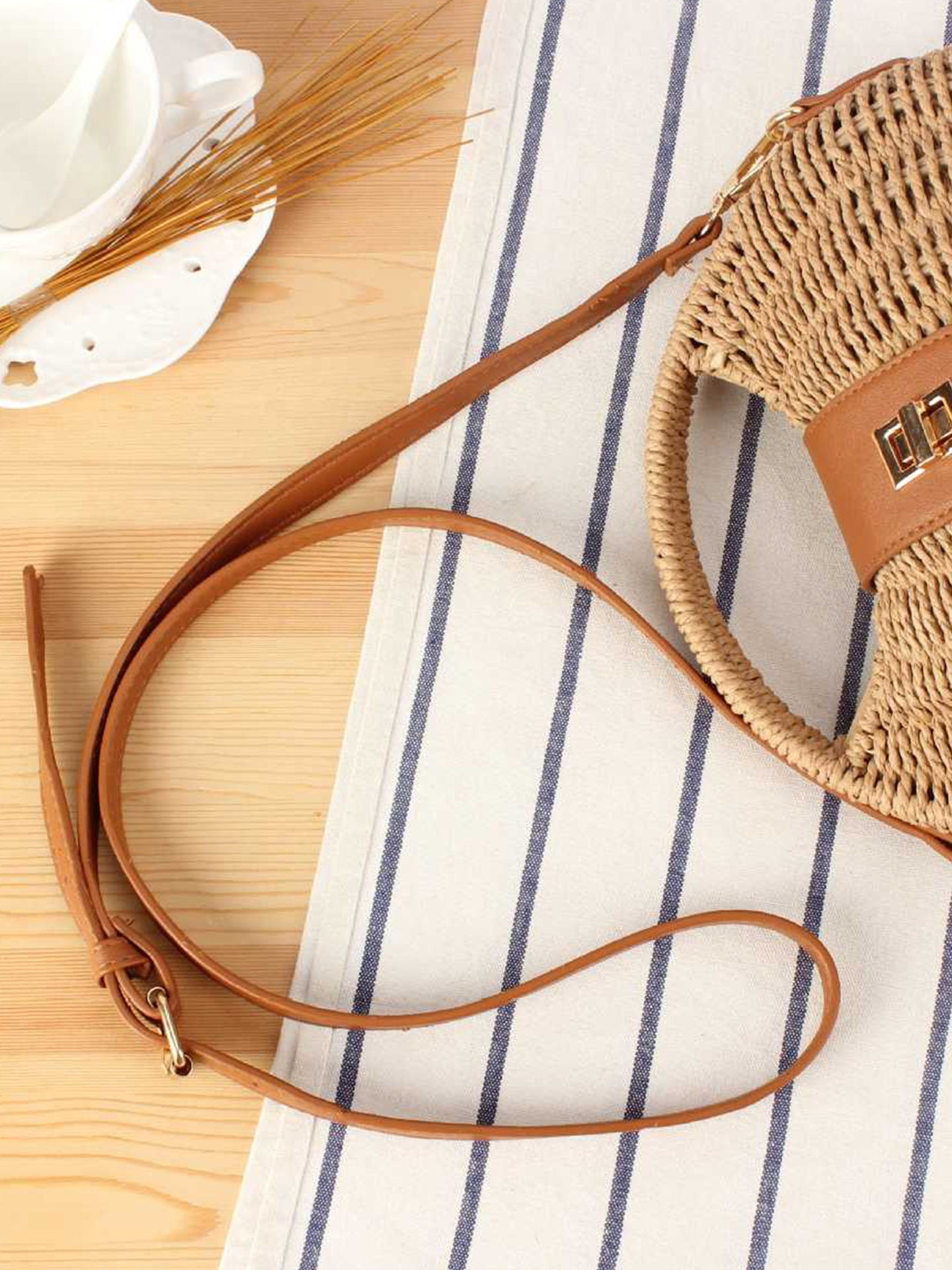 Women's French Fashion Woven Straw Seaside Vacation Beach Daily Women's Messenger Bag