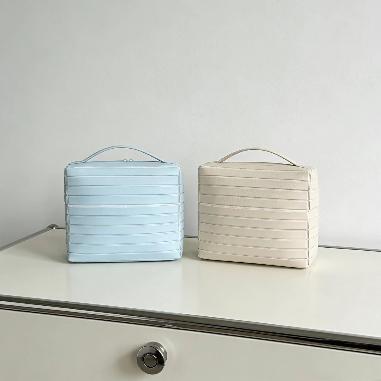 Practical Large Capacity Beautiful Storage Commuter Striped Three-dimensional Makeup Bag