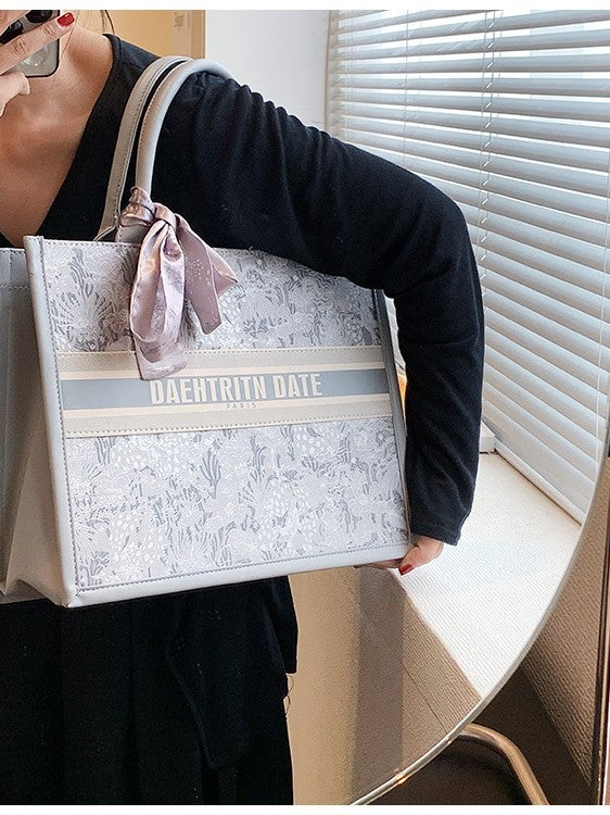 Capacity Embroidered Female Texture Niche Commuter Tote Bag