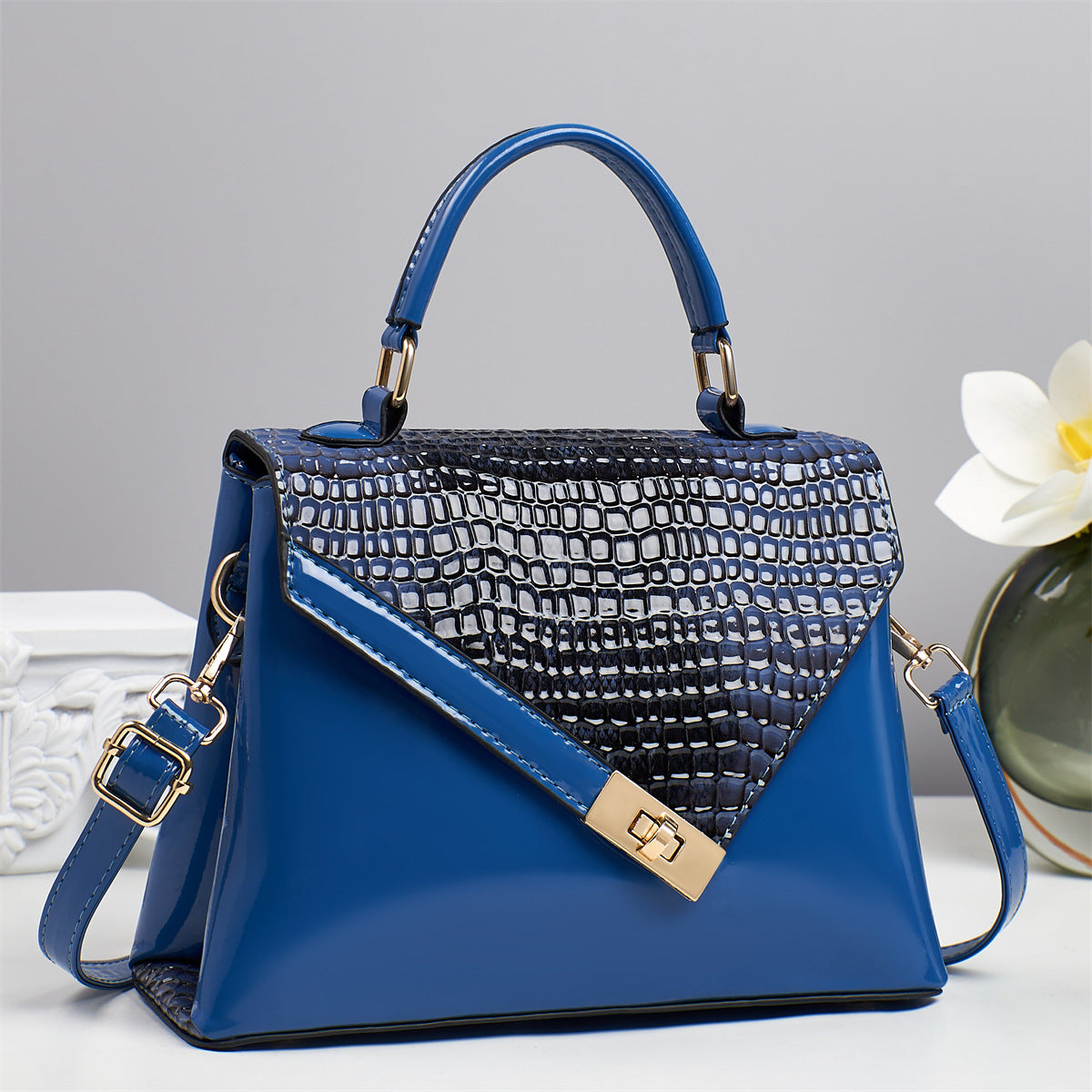 Women's Simple Retro Fashion Crocodile Pattern Small Square Bags
