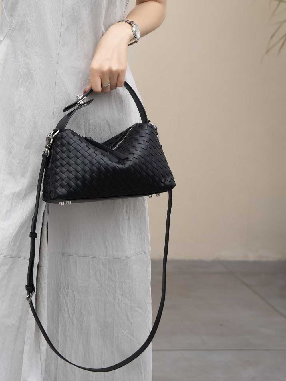 Women's Niche Woven Dumpling Sheepskin Hand Fashion Genuine Bags