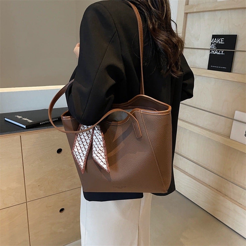 Elegant Retro Large Capacity Underarm Commuter Bags