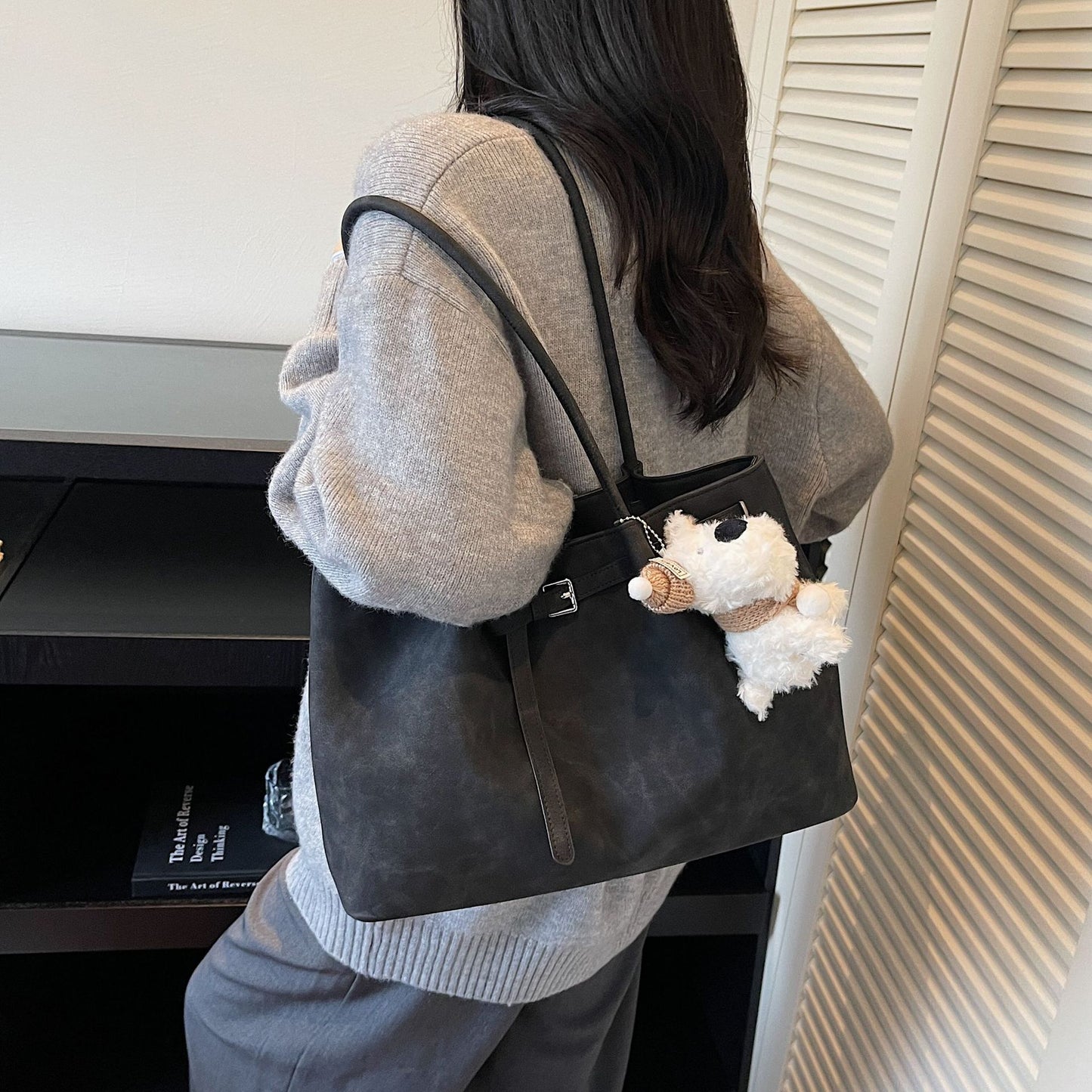 Women's Capacity Retro Fashion Western Style Niche Simple Leisure Handbags