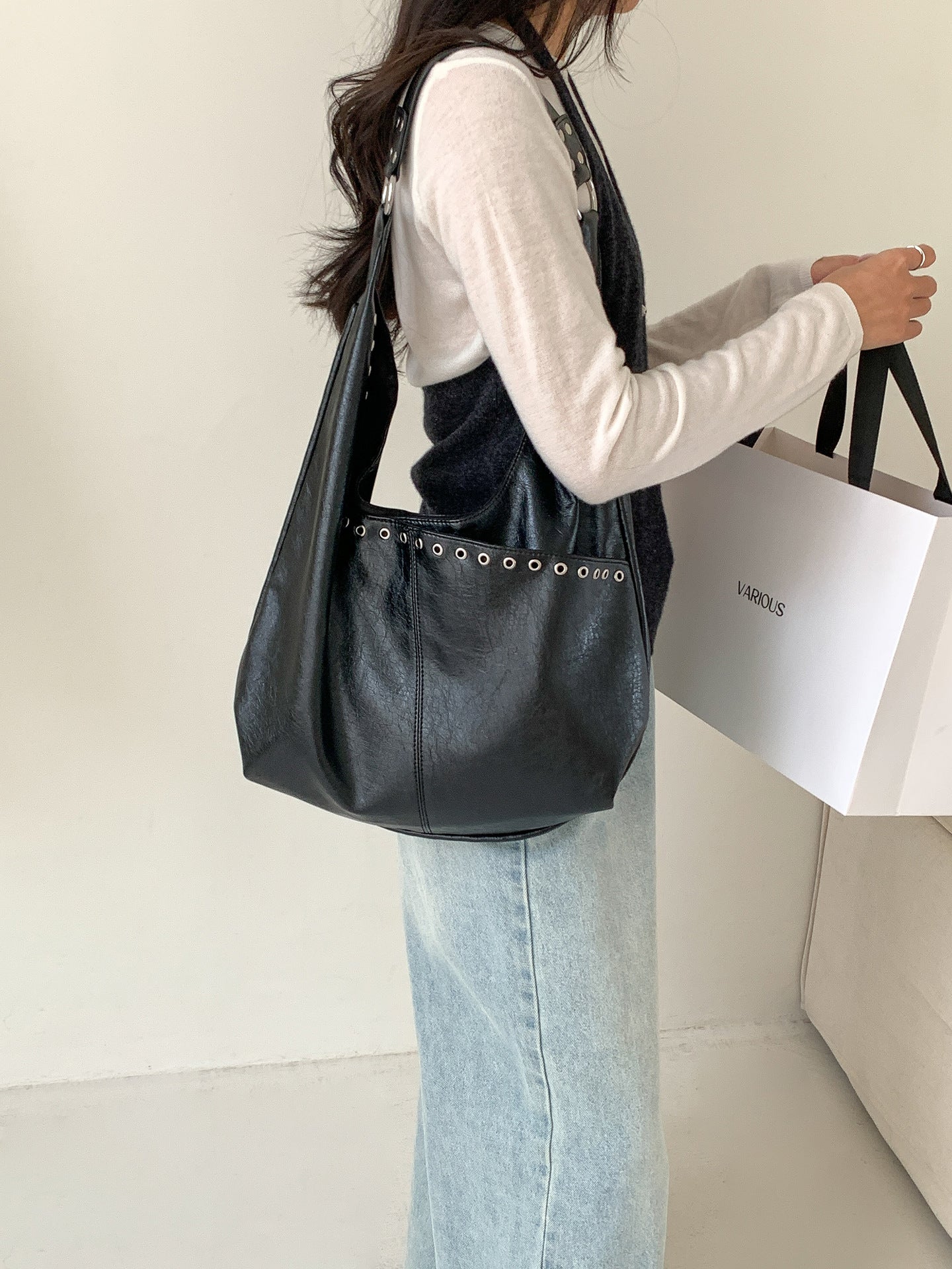 Women's Leisure Commute Rivet Horizontal Large Capacity Retro Style High-grade Tote Bag