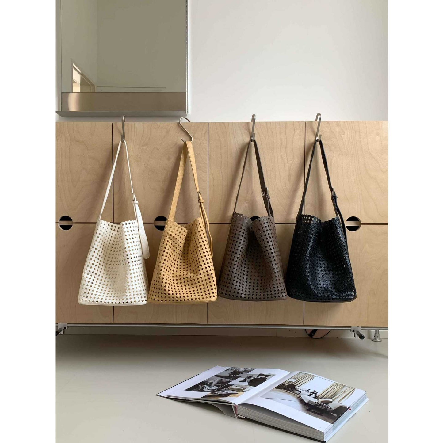 Versatile Women's Niche Design Hollow Commuter Women's Handbag