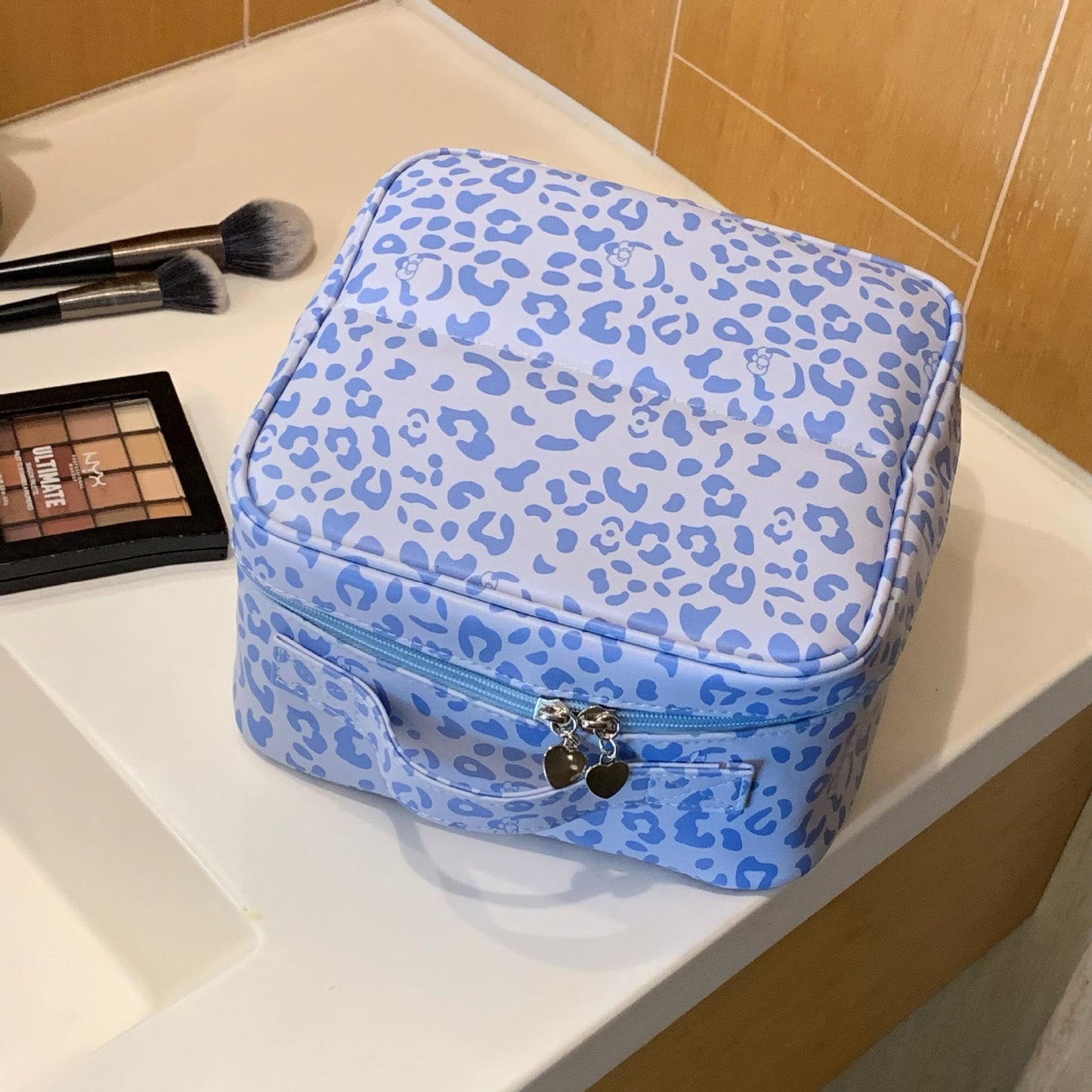 Leopard Print Partition Large Capacity Hanging Wash Makeup Bag