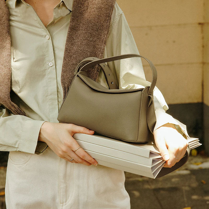 Women's Spring First Layer Cowhide Retro Commuter Shoulder Bags