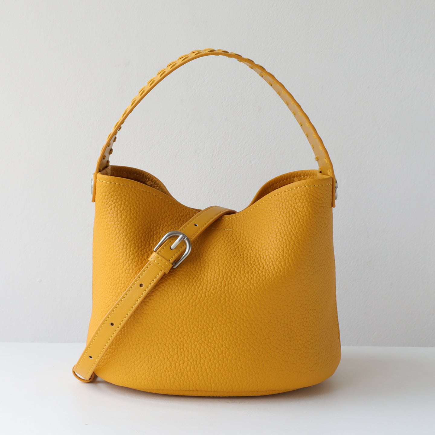 Simple Korean Style Weaving Decorative Portable First Layer Bucket Bag