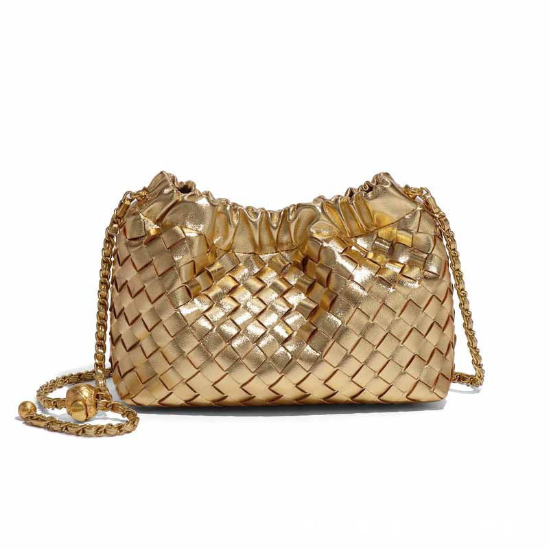 Women's Handmade Woven Cloud Classic Style Chain Versatile Light Luxury Women's Messenger Bag