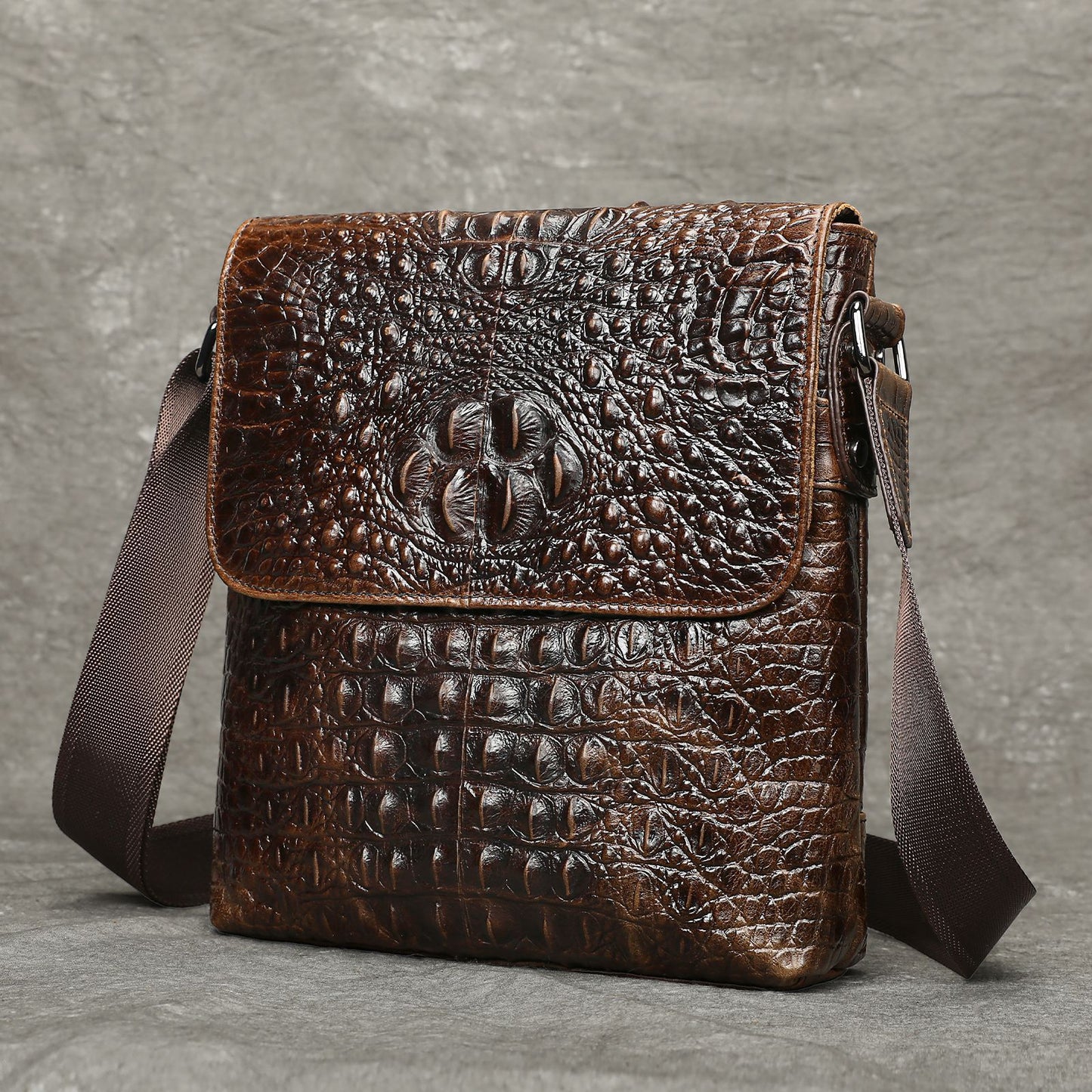 Men's Genuine Leather Flip High-grade Handmade Crocodile Pattern Men's Messenger Bag