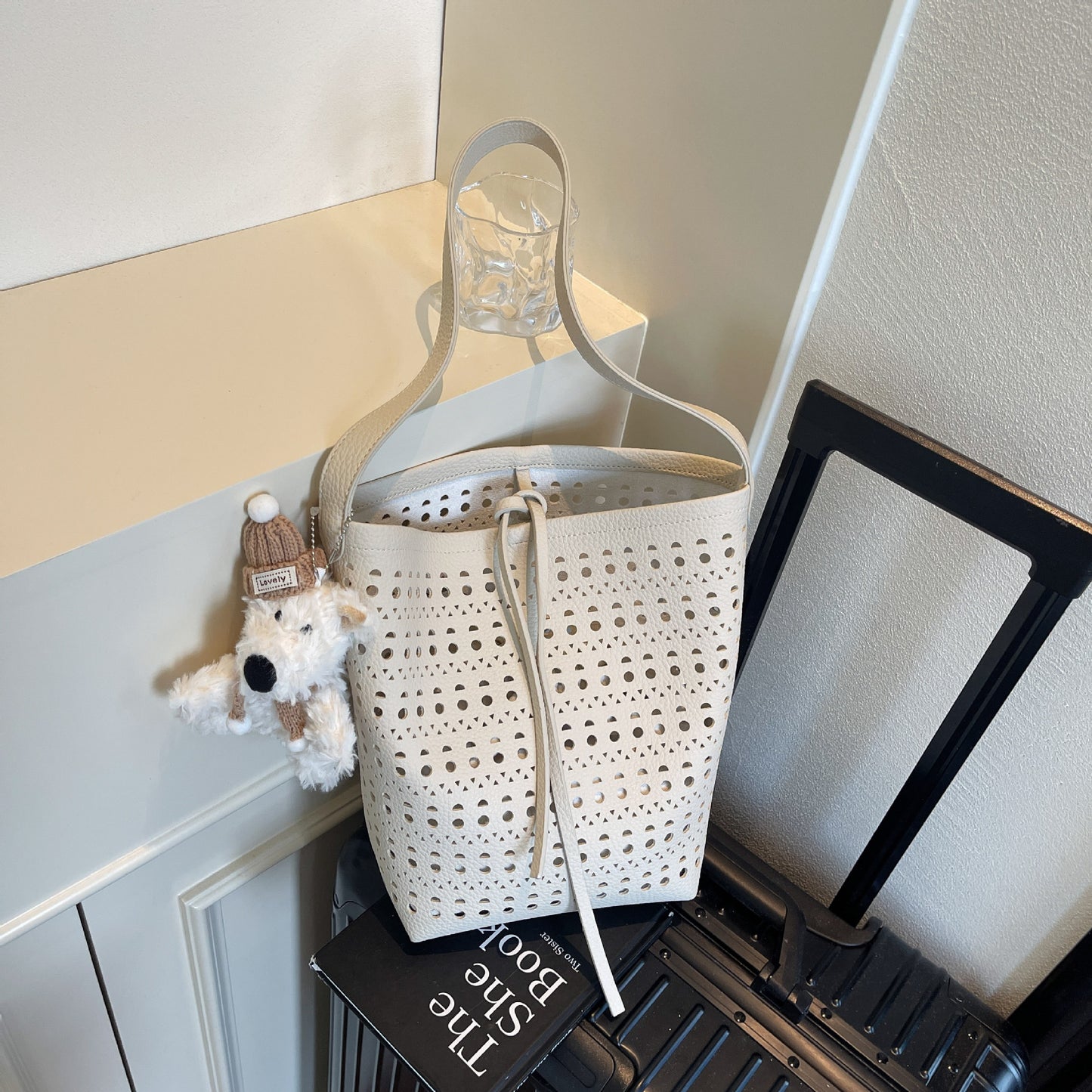 Women's Niche Weaving Hollow Single Commuter Fashion Bucket Bag