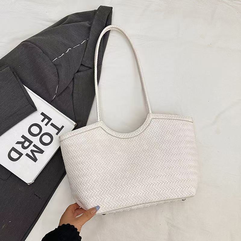 Women's Large Capacity Commuter Woven Summer Vegetable Women's Messenger Bag