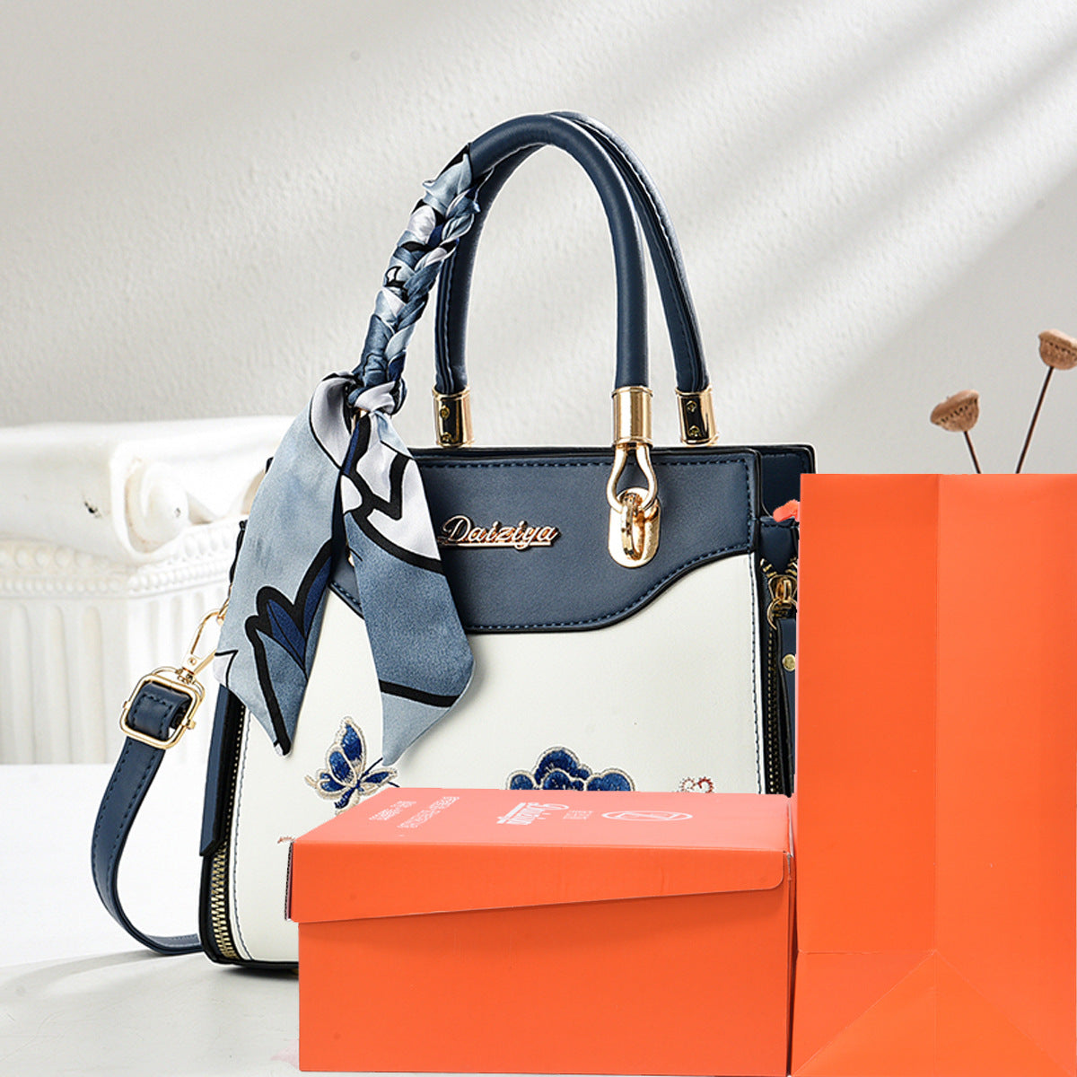 Women's Gift High Sense Chinese Style Embroidery To Women's Handbag
