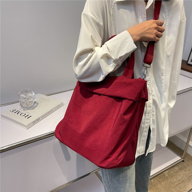 Women's Large Capacity Fashion Ultra Light Nylon Cloth Portable Class Women's Messenger Bag