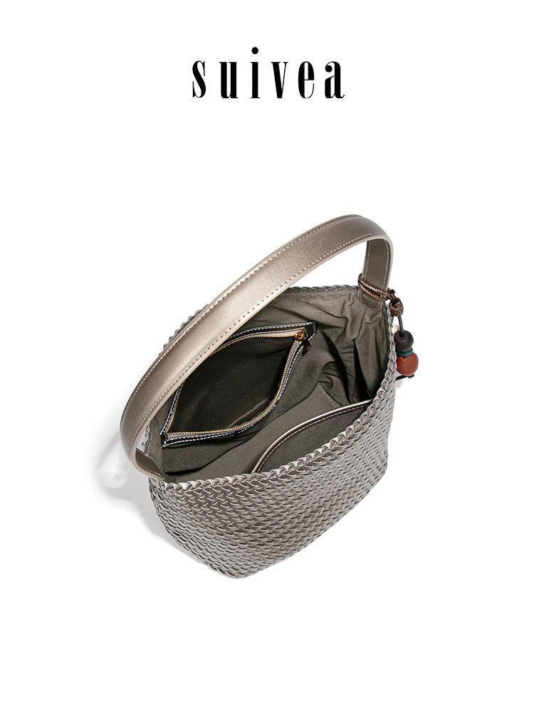 Trendy Fresh Hand-woven Underarm Tassel Ornament Bucket Bag