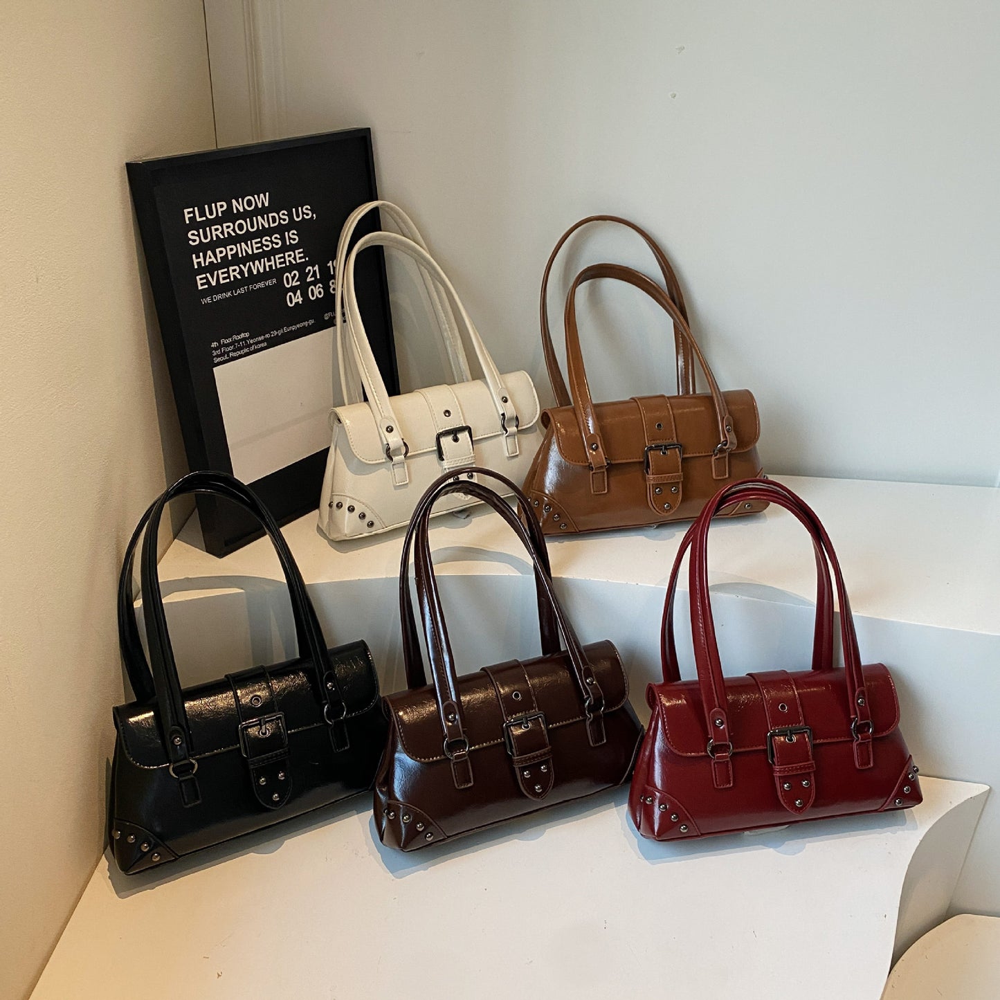 Hot Studded Fashion Retro Trendy Niche Underarm Bag