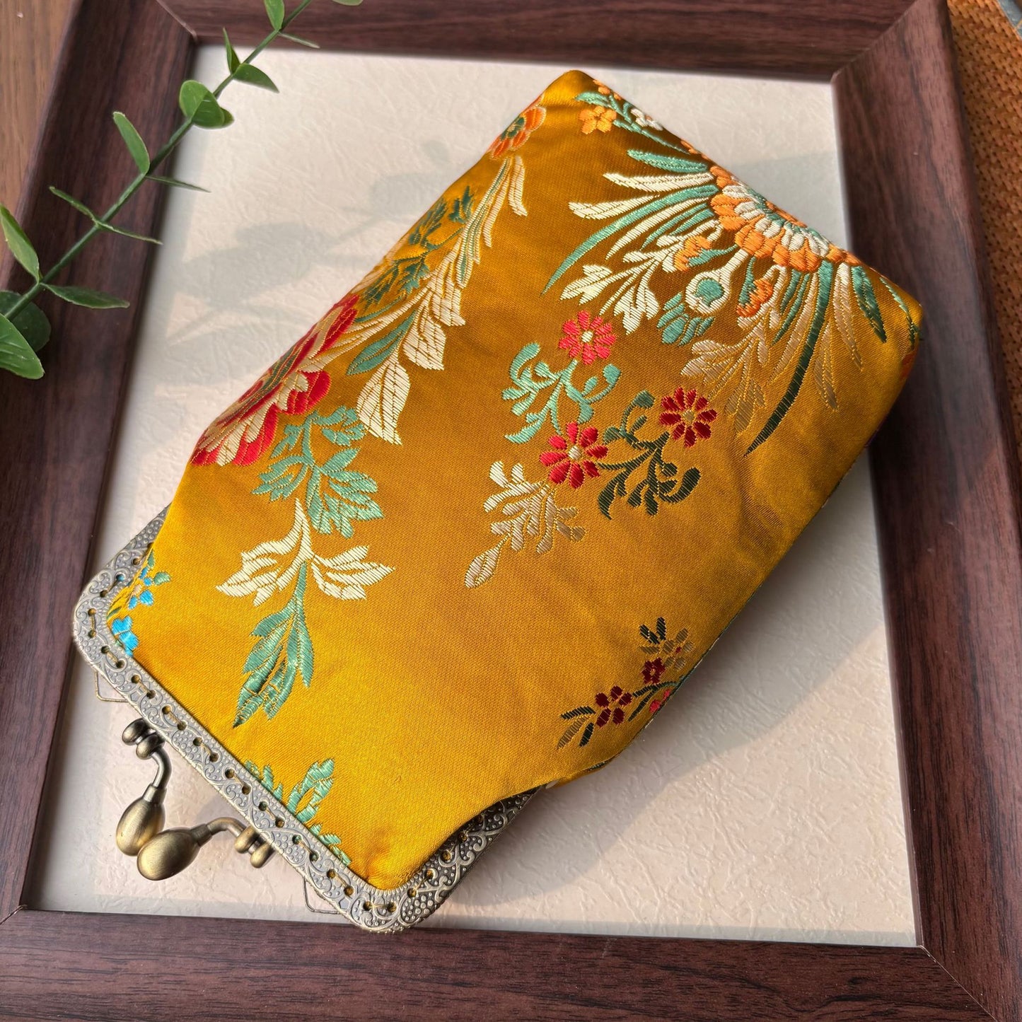 Finished Ancient Style Female Vertical Retro Tassel Frame Mobile Phone Bag