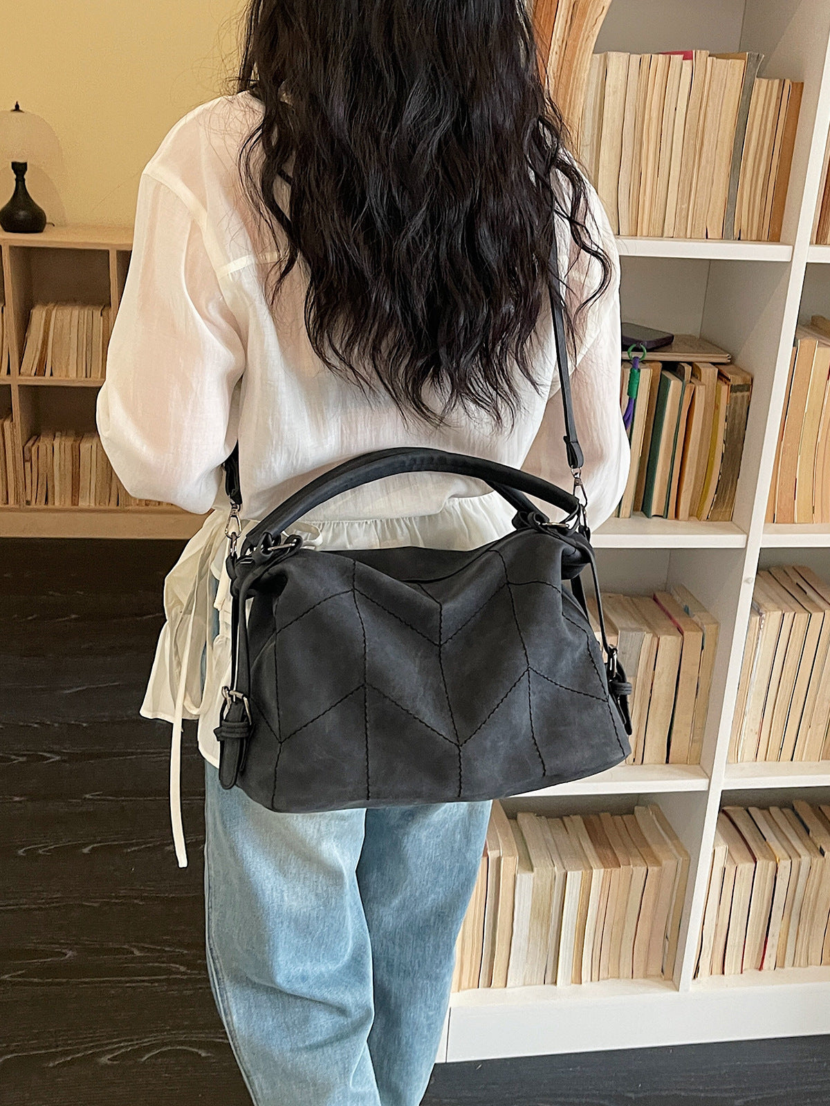 Women's Versatile Fashion Retro Large Capacity Portable Bags