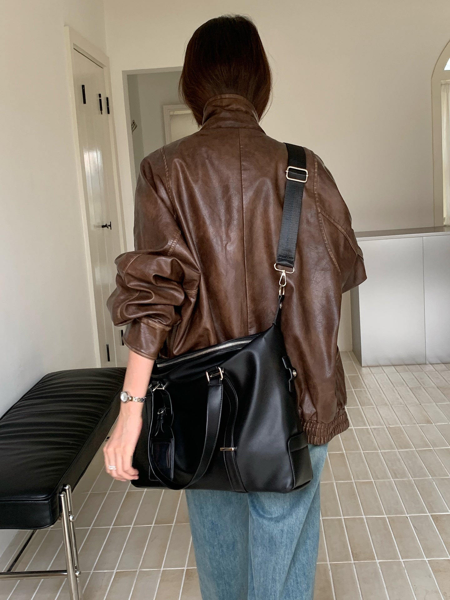 Capacity Retro Business Traveling Simple Light Women's Shoulder Bag