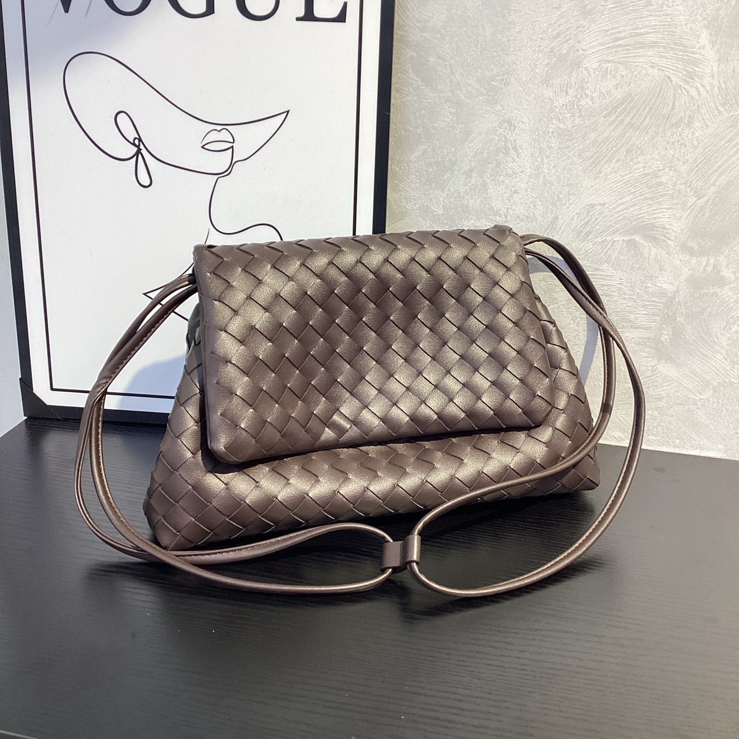 Hand-woven Flip Drawstring Simple Loose Woven Women's Shoulder Bag