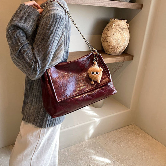 Women's Cute Retro Stylish Good Texture Large Capacity Commuter Shoulder Bags