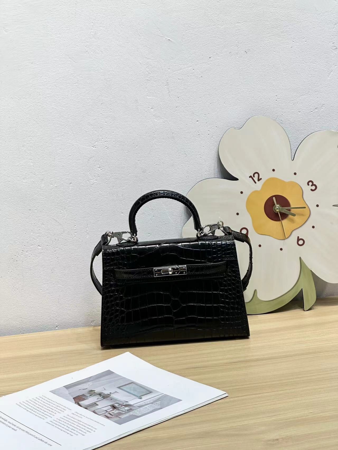 Women's Quality Crocodile Pattern Second Generation Kelly Fashion Candy Color Handbags