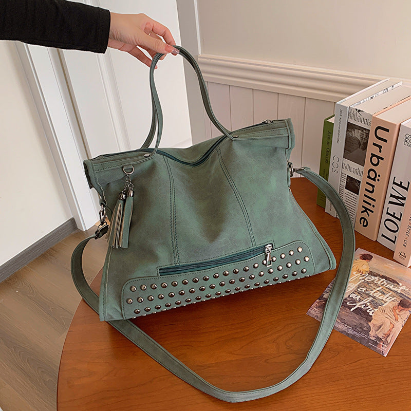 Women's Retro Large Capacity Fashion Commuter Portable Women's Shoulder Bag