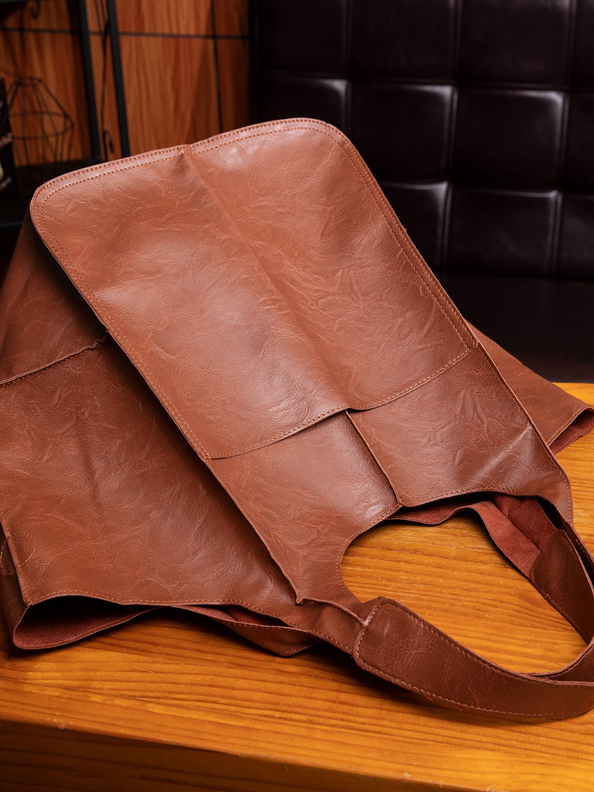 Women's Retro Soft Leather Commuter Wings Style Tote Bag