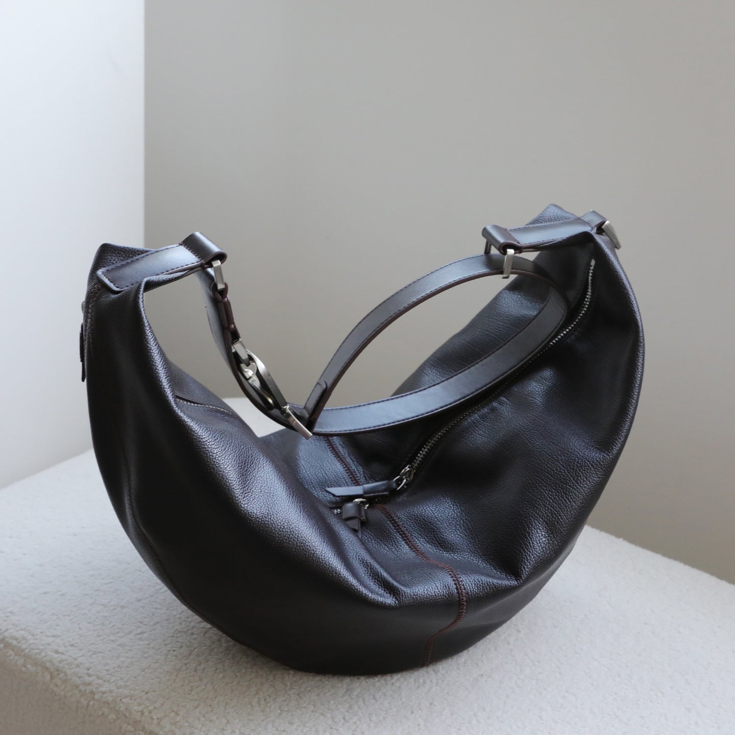 First Layer Leather Croissant Retro Old Money Style Large Capacity Underarm Bag