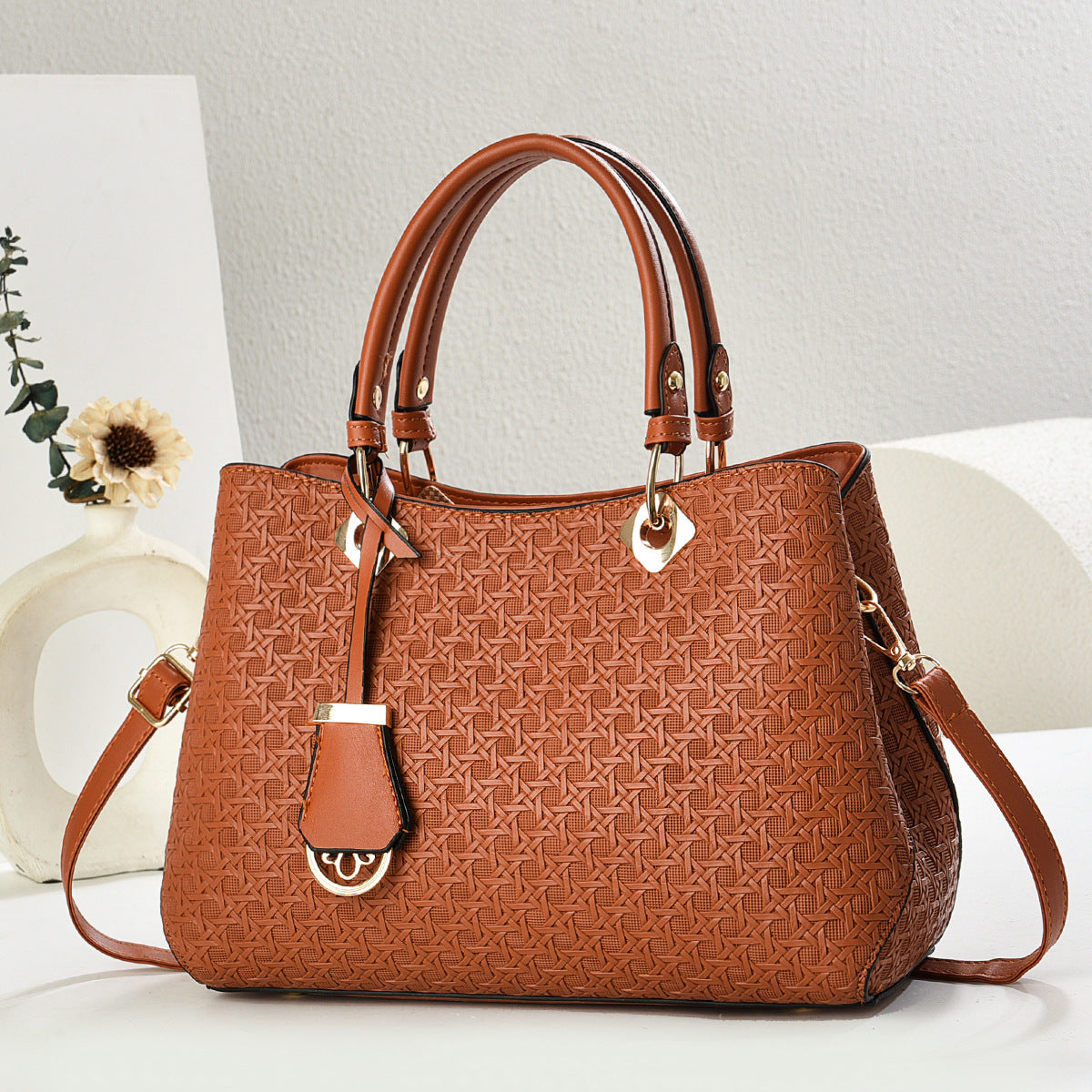 Attractive Women's Fashionable Large Capacity Lightweight Women's Handbag