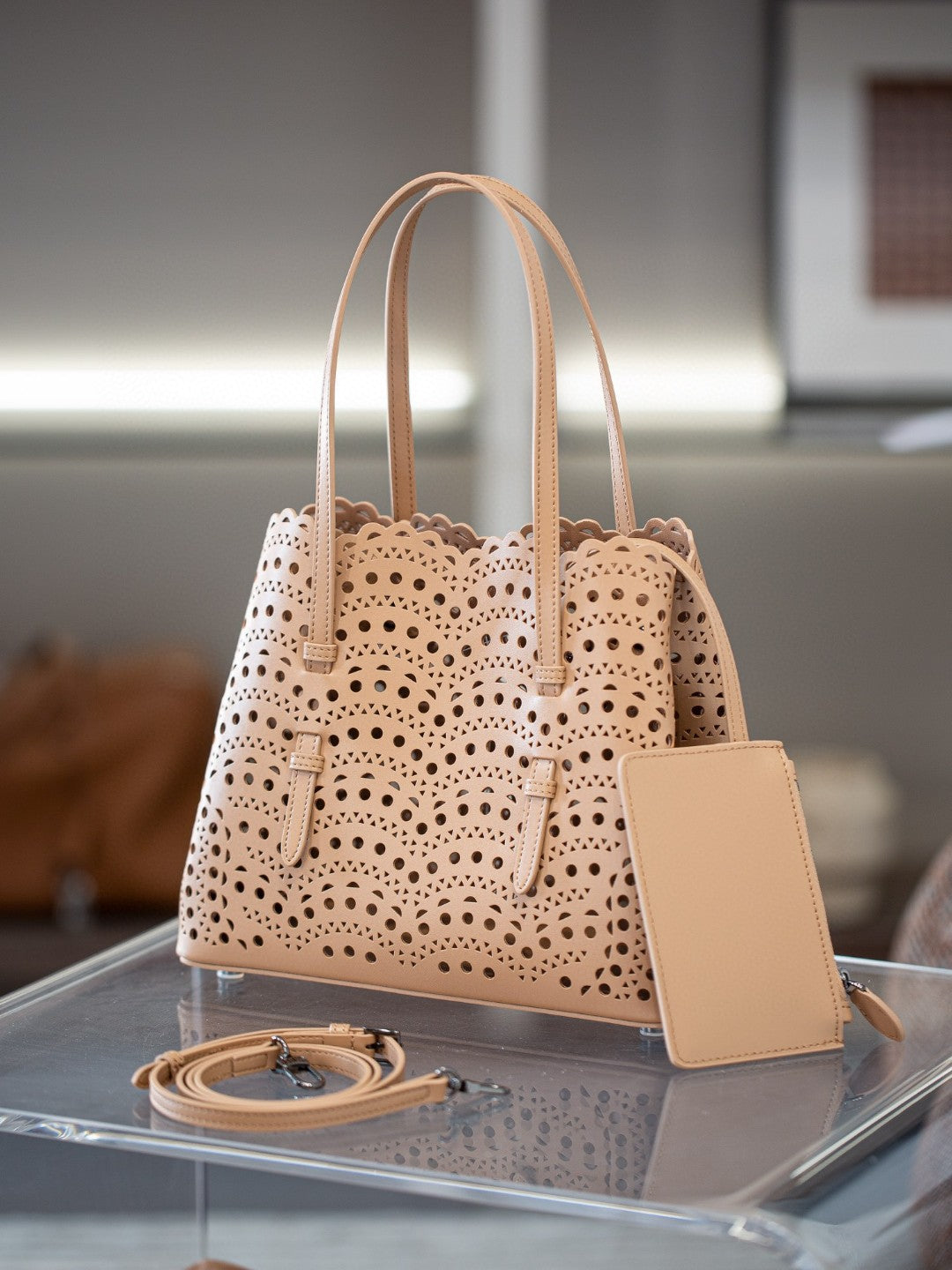Women's Wave Hollow Carved Calfskin Vegetable Basket Fashion Son Women's Shoulder Bag