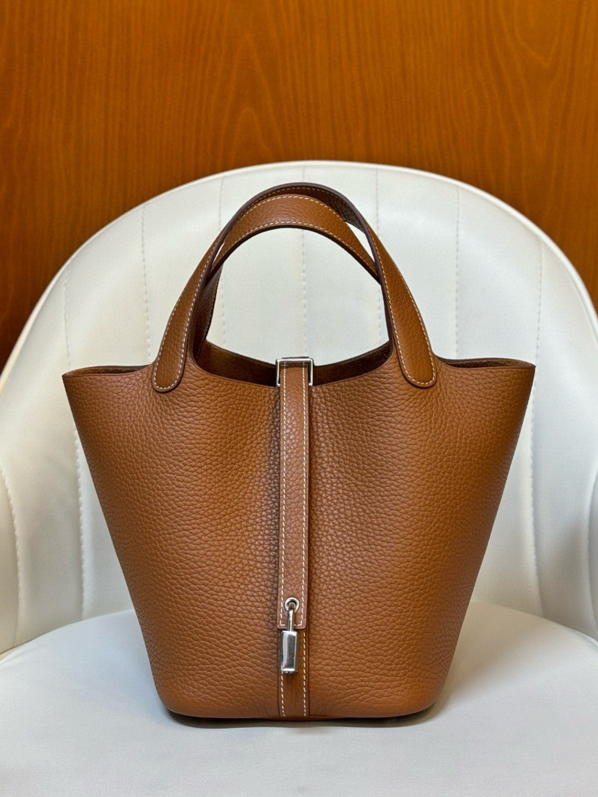Women's Handmade Wax Line First Layer Cowhide Steel Hardware Vegetable Women's Handbag