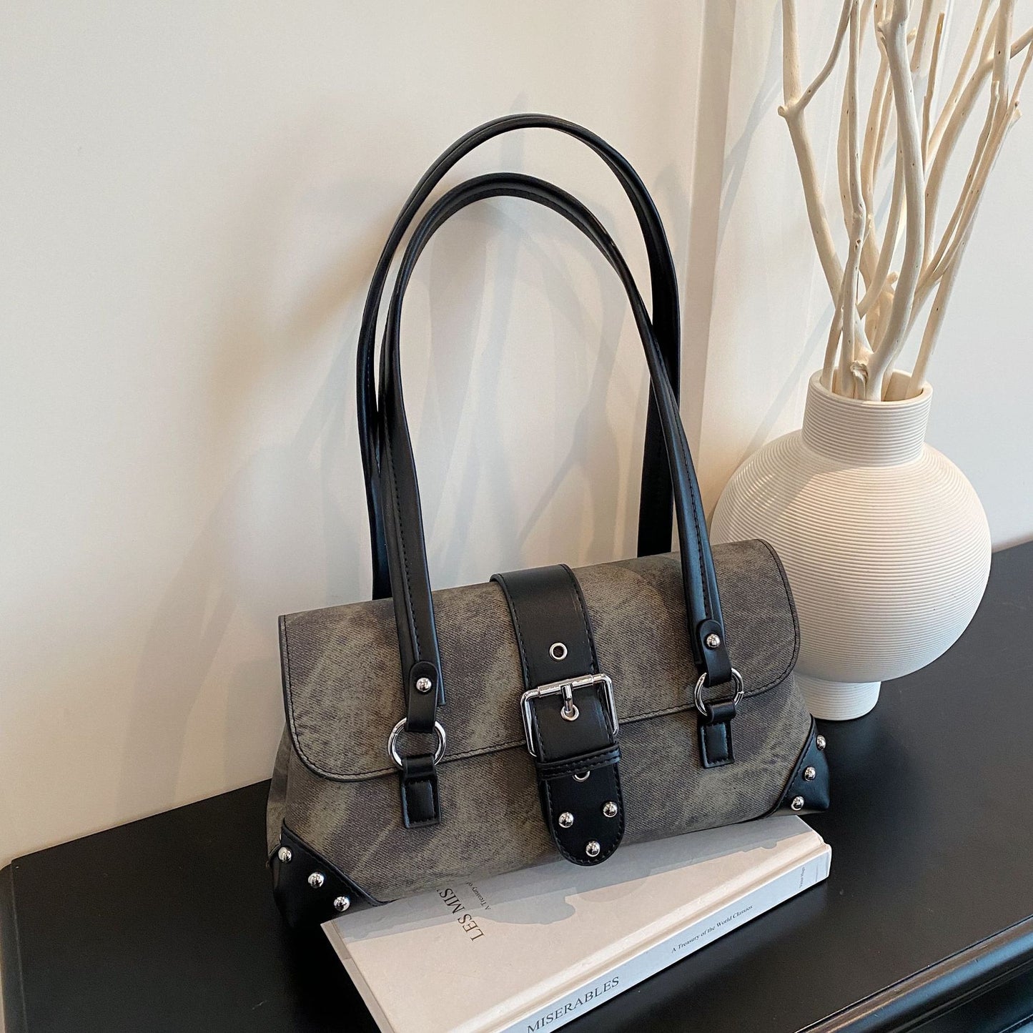 Western Style British Retro Female Senior Underarm Bag