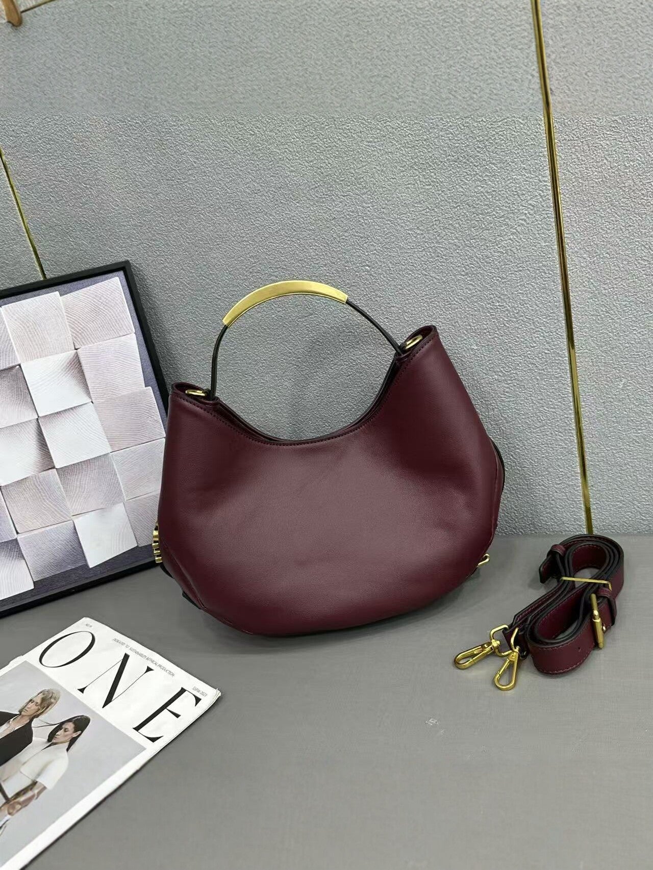 Women's Glossy Selenodont Light Luxury Portable High Sense Fashion Women's Handbag